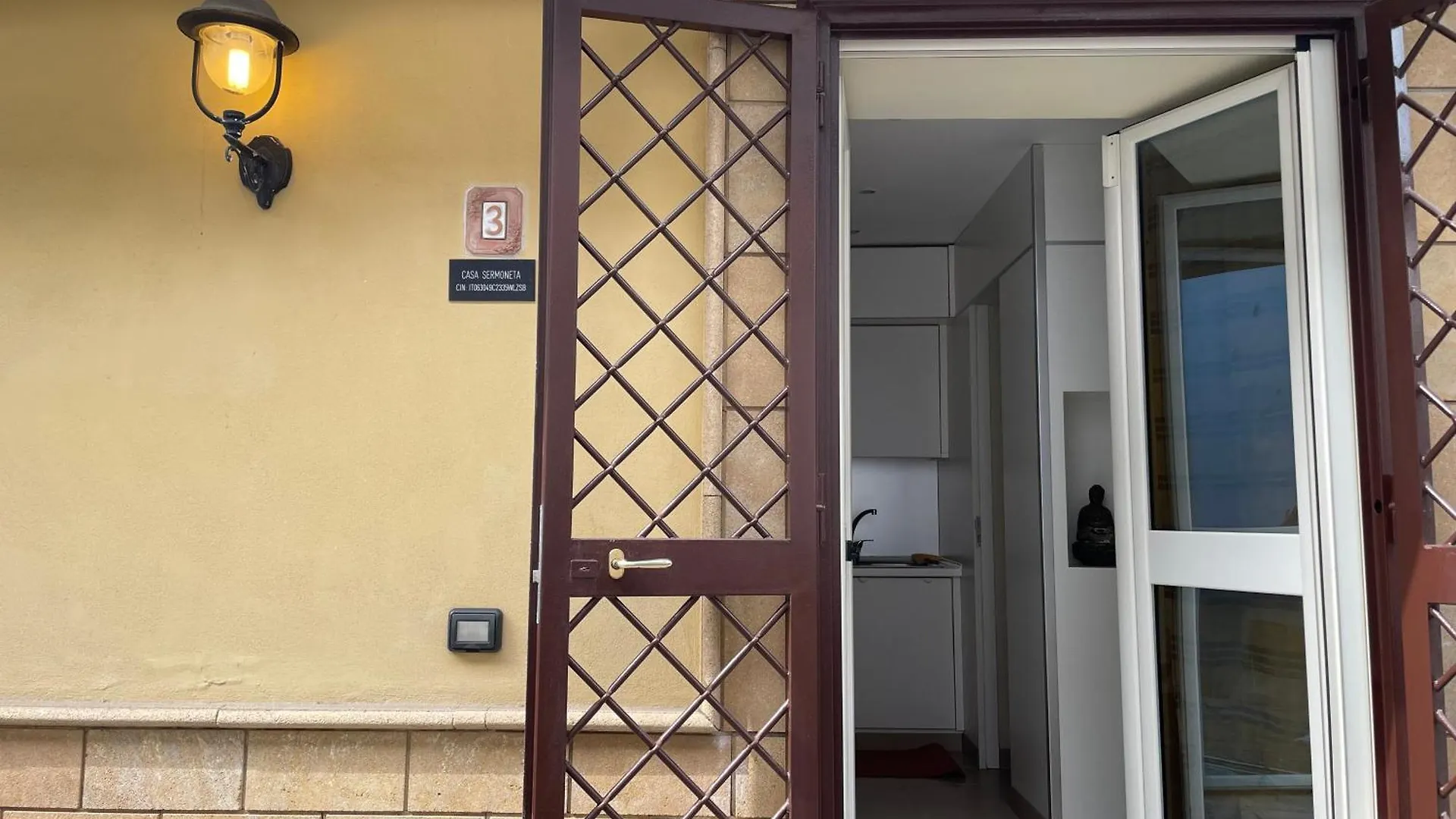 Casa Sermoneta Naples 0*,  Italy